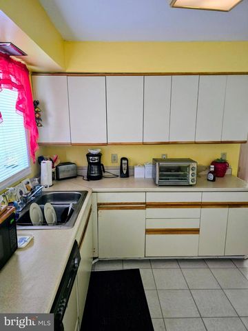 1036 HAZELWOOD DR, Philadelphia, PA 19150