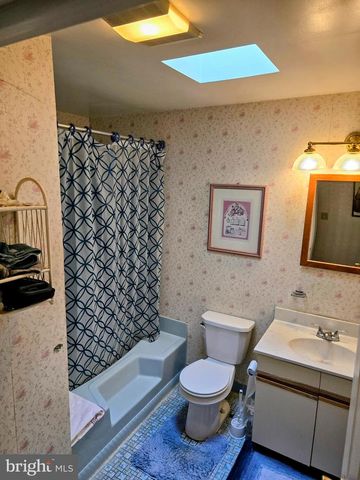 1036 HAZELWOOD DR, Philadelphia, PA 19150