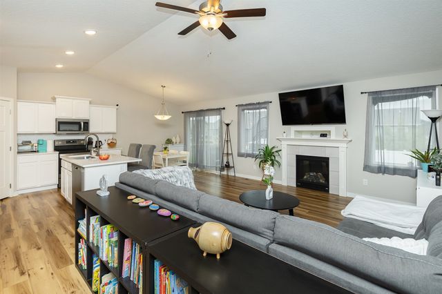 1225 Cedar Street, Waukee, IA 50263