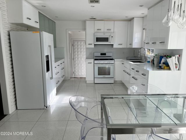 80 Cooper Avenue, West Long Branch, NJ 07764