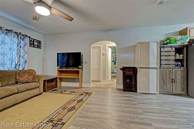 8247 Miller Road, Swartz Creek, MI 48473