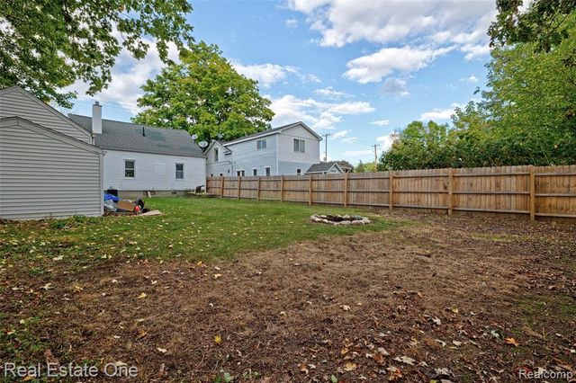 8247 Miller Road, Swartz Creek, MI 48473