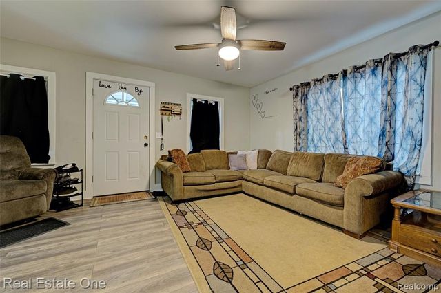 8247 Miller Road, Swartz Creek, MI 48473