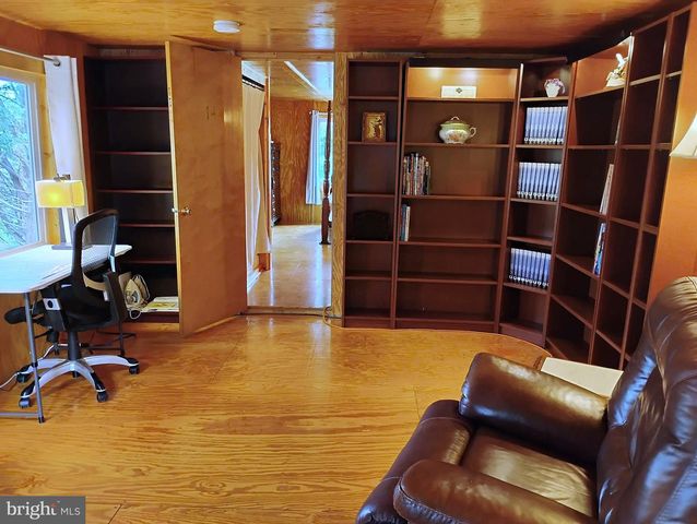 187 SUNNY MEADOW PL, Berkeley Springs, WV 25411