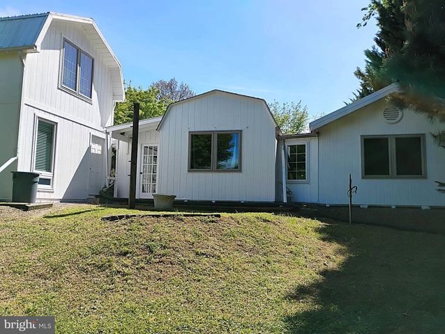 187 SUNNY MEADOW PL, Berkeley Springs, WV 25411