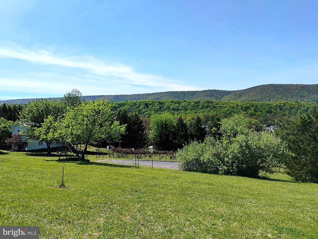 187 SUNNY MEADOW PL, Berkeley Springs, WV 25411