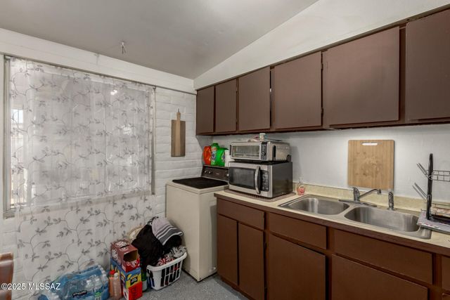 801 W Hawaii Drive, Tucson, AZ 85706