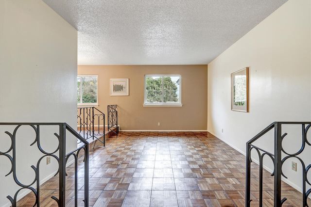 8905 Hilton Avenue NE, Albuquerque, NM 87111