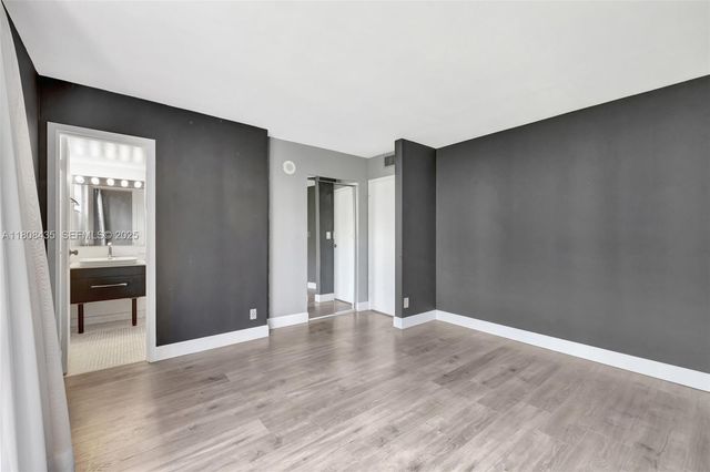 16919 N Bay Road 521, Sunny Isles Beach, FL 33160