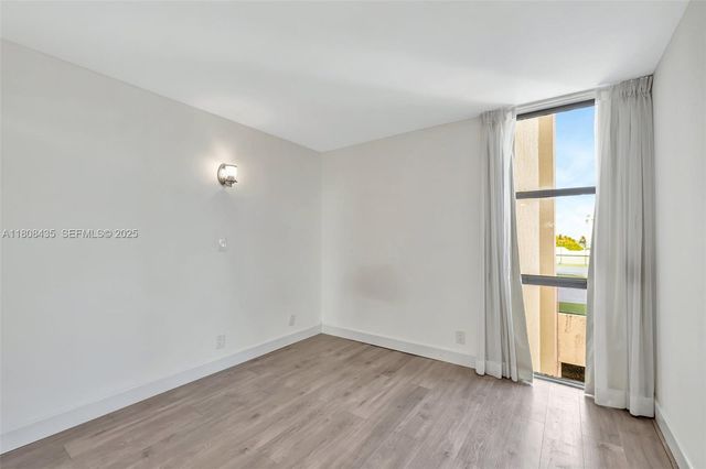 16919 N Bay Road 521, Sunny Isles Beach, FL 33160