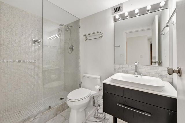 16919 N Bay Road 521, Sunny Isles Beach, FL 33160