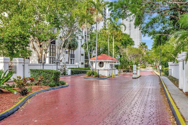 16919 N Bay Road 521, Sunny Isles Beach, FL 33160