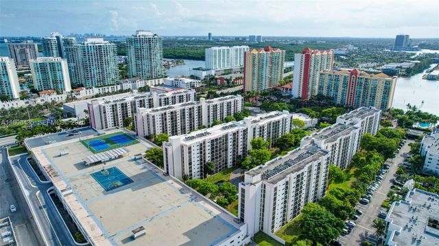 16919 N Bay Road 521, Sunny Isles Beach, FL 33160