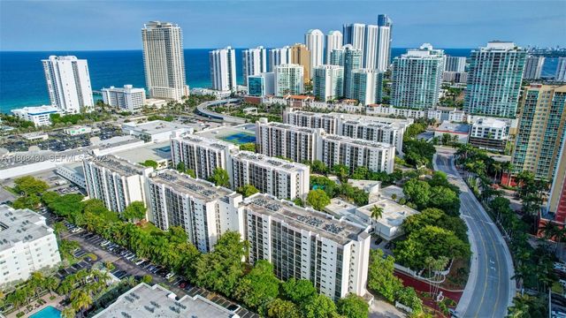 16919 N Bay Road 521, Sunny Isles Beach, FL 33160