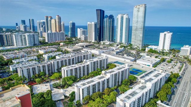 16919 N Bay Road 521, Sunny Isles Beach, FL 33160