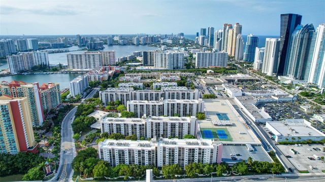 16919 N Bay Road 521, Sunny Isles Beach, FL 33160