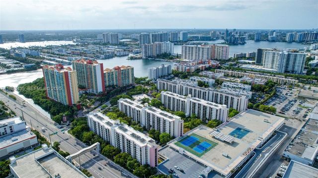 16919 N Bay Road 521, Sunny Isles Beach, FL 33160