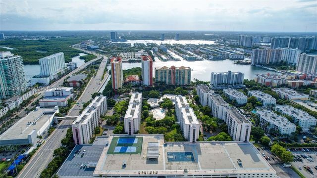 16919 N Bay Road 521, Sunny Isles Beach, FL 33160
