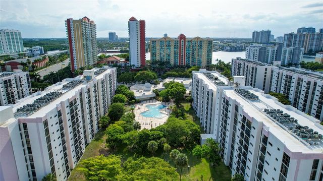 16919 N Bay Road 521, Sunny Isles Beach, FL 33160