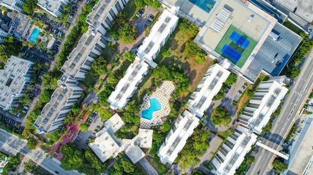 16919 N Bay Road 521, Sunny Isles Beach, FL 33160