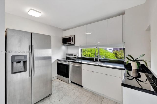 16919 N Bay Road 521, Sunny Isles Beach, FL 33160