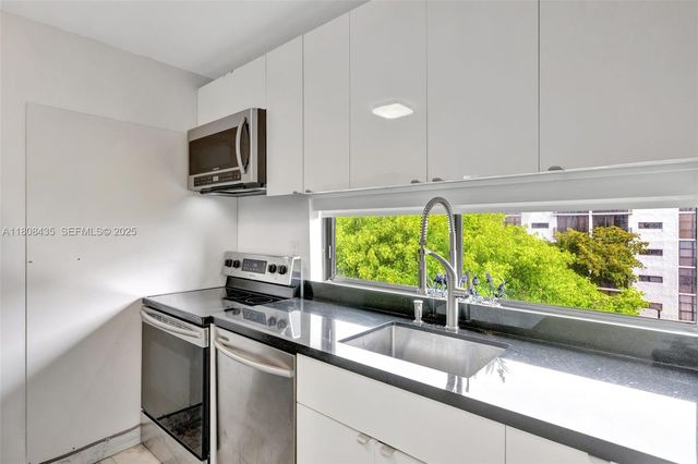 16919 N Bay Road 521, Sunny Isles Beach, FL 33160