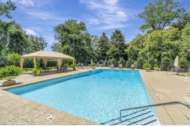 4215 Harding Pike Apt 503, Nashville, TN 37205