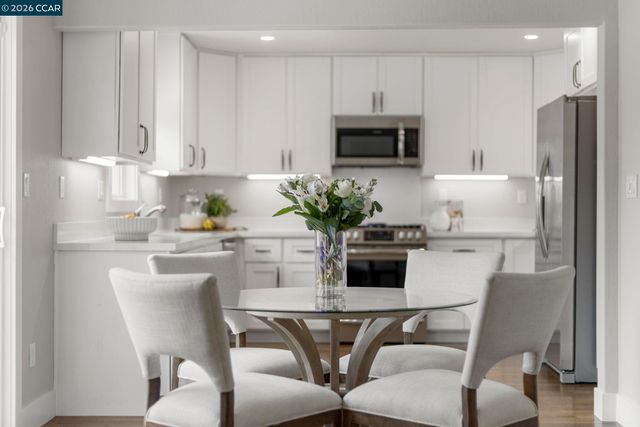 210 S R St, Livermore, CA 94550