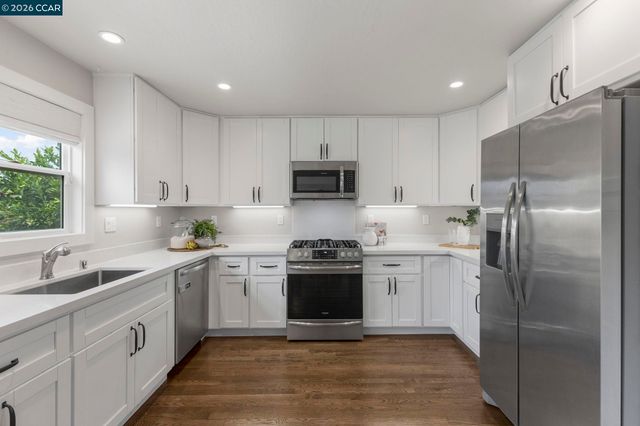 210 S R St, Livermore, CA 94550