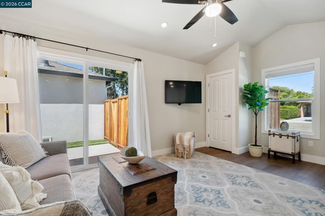 210 S R St, Livermore, CA 94550