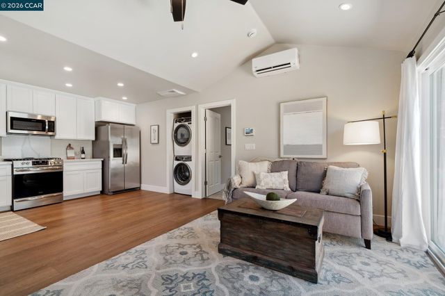 210 S R St, Livermore, CA 94550