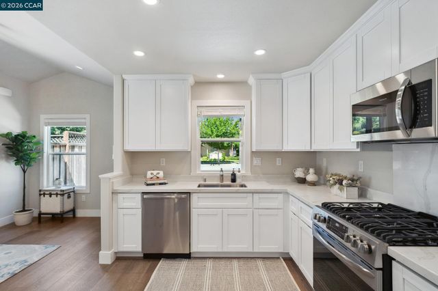 210 S R St, Livermore, CA 94550