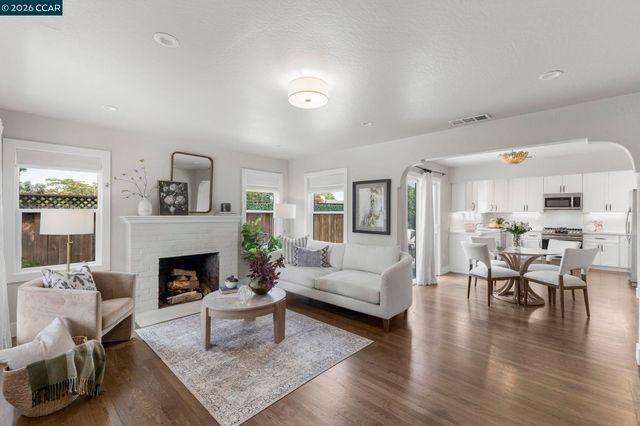 210 S R St, Livermore, CA 94550