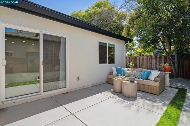 210 S R St, Livermore, CA 94550
