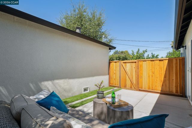 210 S R St, Livermore, CA 94550