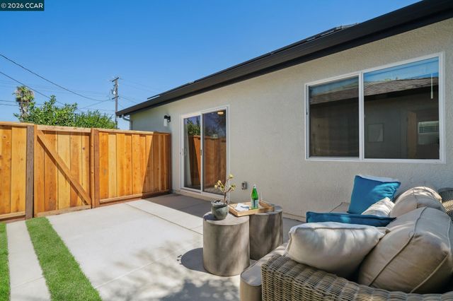 210 S R St, Livermore, CA 94550