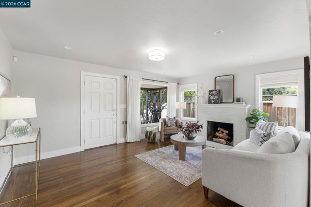 210 S R St, Livermore, CA 94550