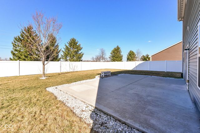 2260 Sante Fe Drive, Greenfield, IN 46140