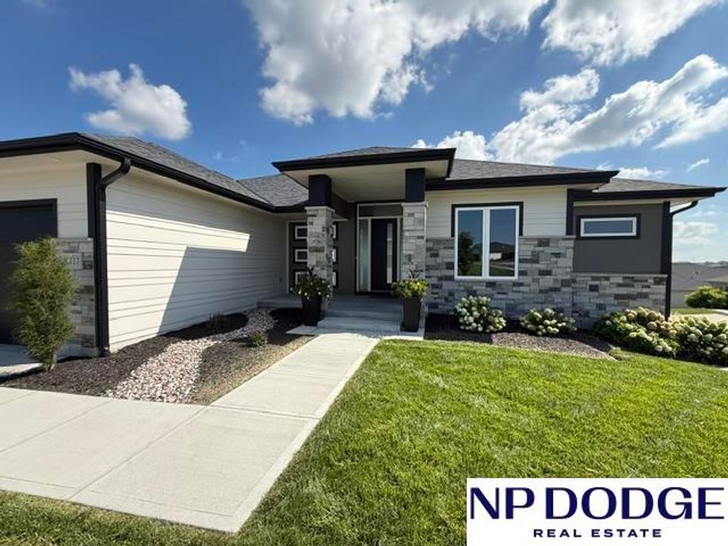 8117 S 184 Avenue, Omaha, NE 68136