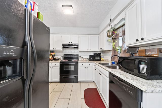 5 Rolling Meadows Dr, Goodlettsville, TN 37072