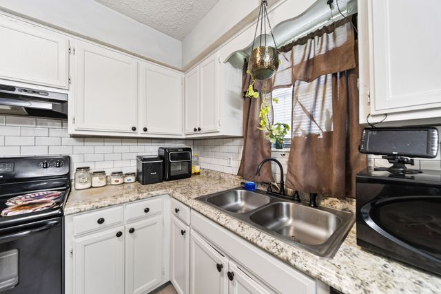 5 Rolling Meadows Dr, Goodlettsville, TN 37072