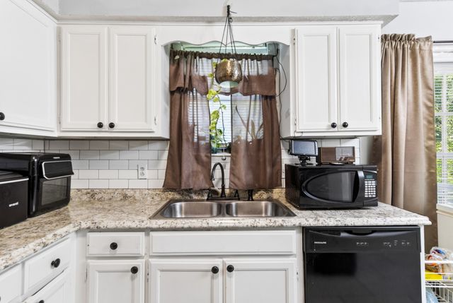 5 Rolling Meadows Dr, Goodlettsville, TN 37072