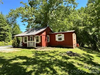 36 Range Road, Etowah, NC 28729