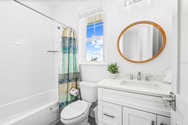 201 BAY DRIVE N, Bradenton Beach, FL 34217
