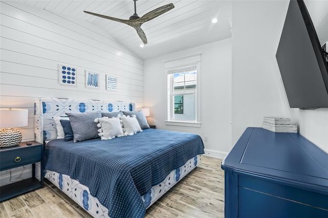 201 BAY DRIVE N, Bradenton Beach, FL 34217