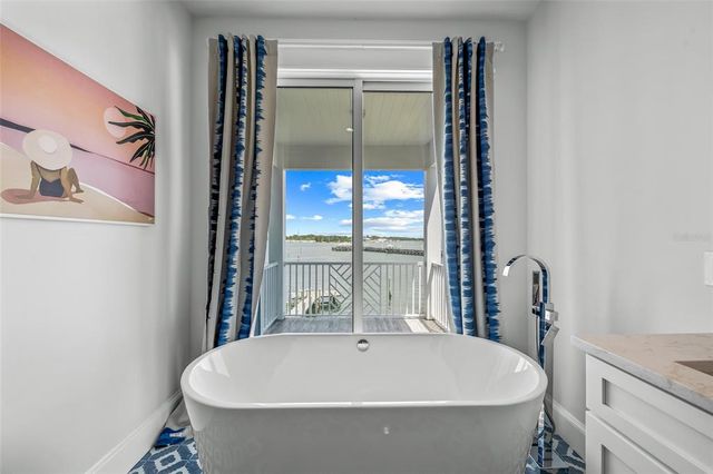 201 BAY DRIVE N, Bradenton Beach, FL 34217