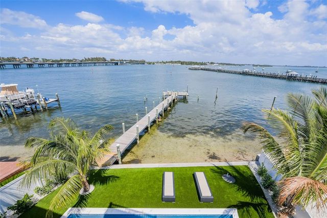 201 BAY DRIVE N, Bradenton Beach, FL 34217