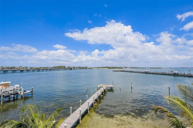 201 BAY DRIVE N, Bradenton Beach, FL 34217
