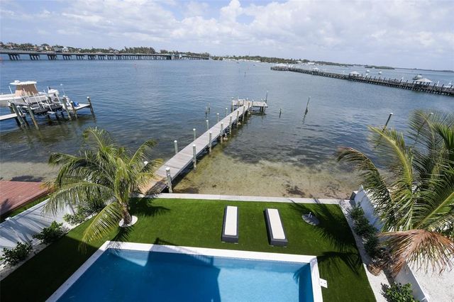 201 BAY DRIVE N, Bradenton Beach, FL 34217
