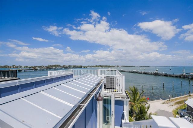 201 BAY DRIVE N, Bradenton Beach, FL 34217